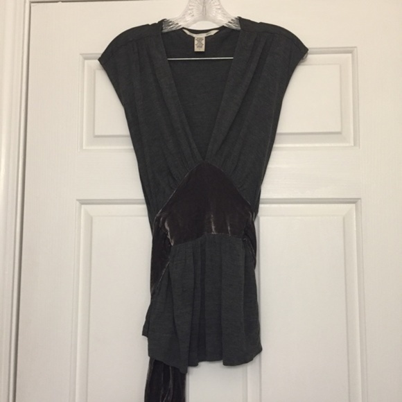 {Diane Von Furstenberg} Flattering Top - Picture 2 of 4